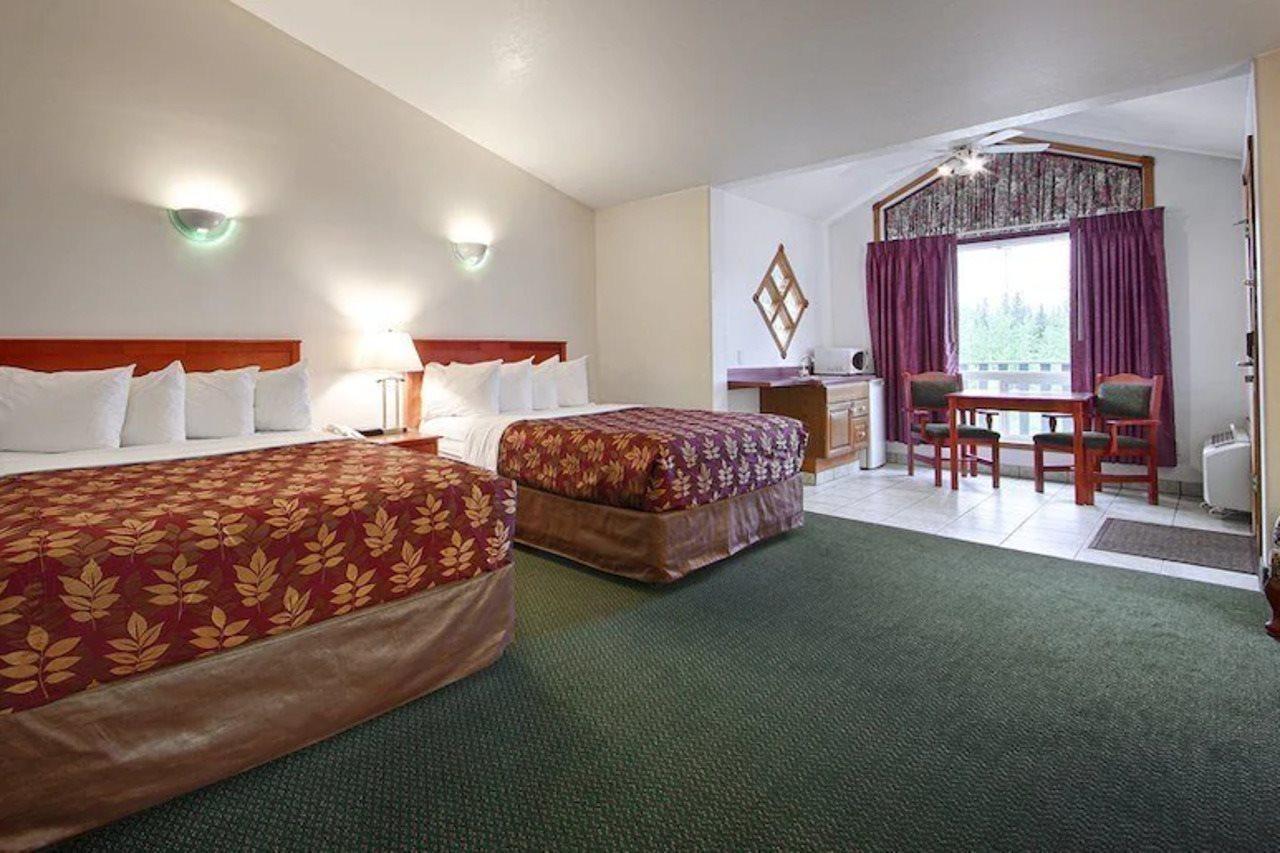 White Wolf Inn Hinton Eksteriør billede